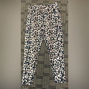 Victoria Sport Essential 7/8 Leggings, Leopard Print, Size 10
